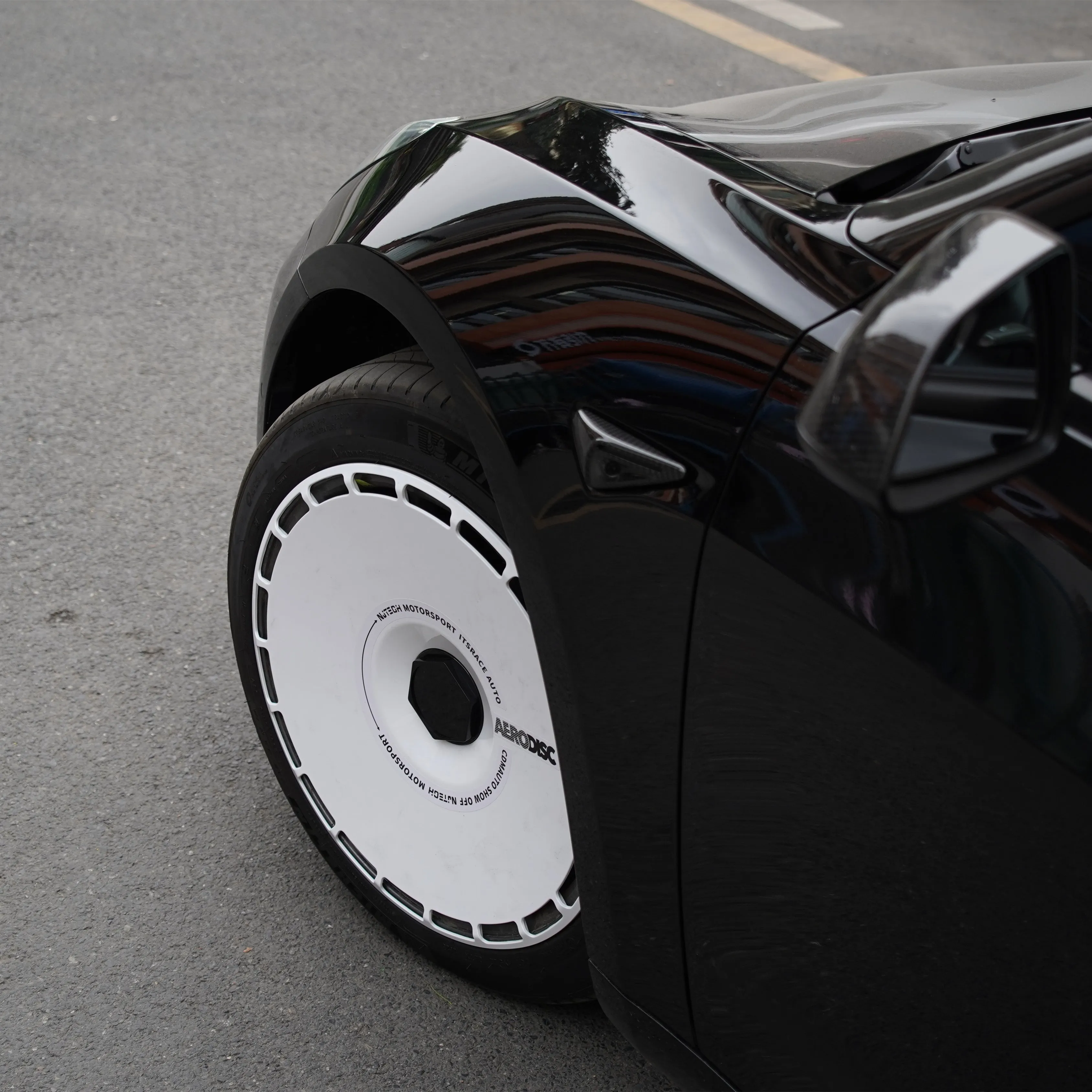 Aero DISC Wheel Covers for Tesla Model Y / Model 3 Highland